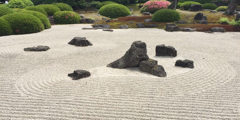 ZenRockGardenAtYuushienGardenMatsueShimanePrefectureJapan White Rocks for Landscaping