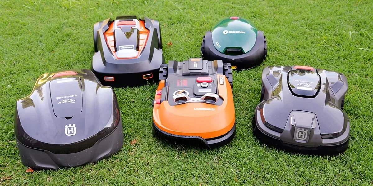 Lawn Mowing Robot Lawn Mowing Robot